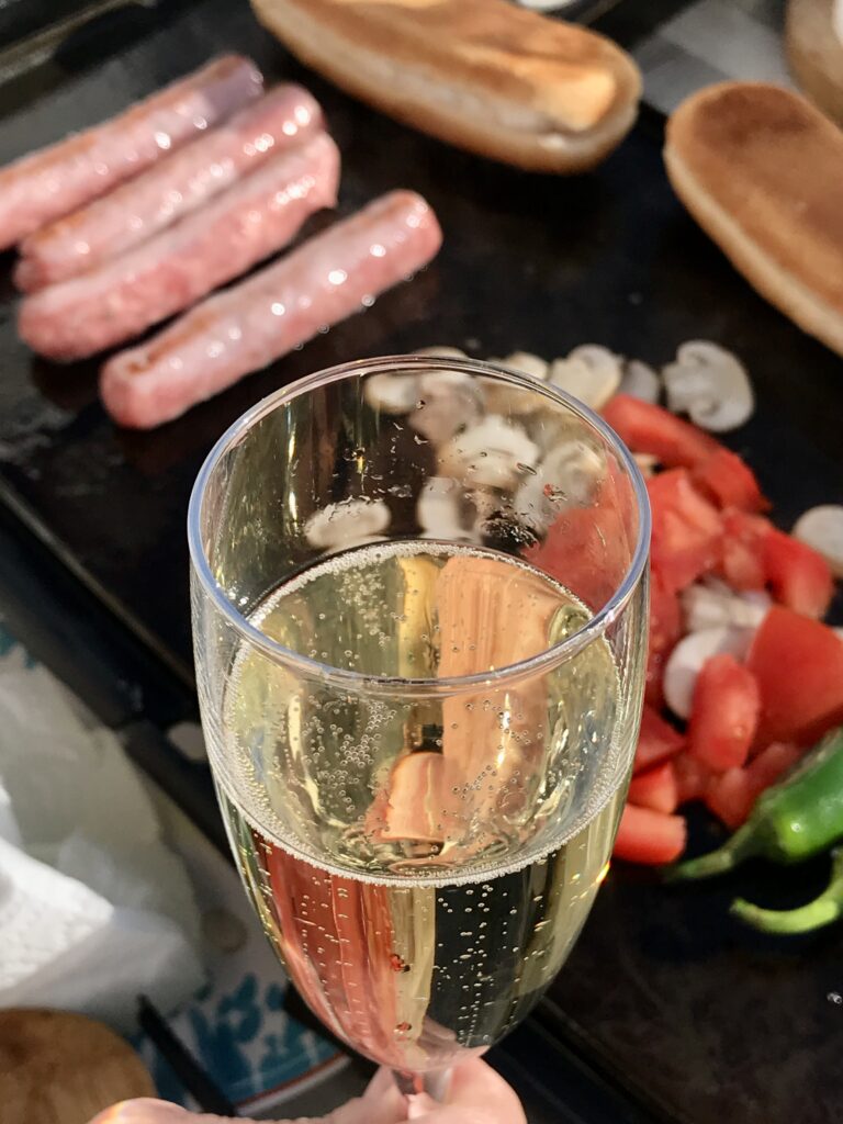 1. januar starter med cava og hotdogs foto: Lars Lindskov